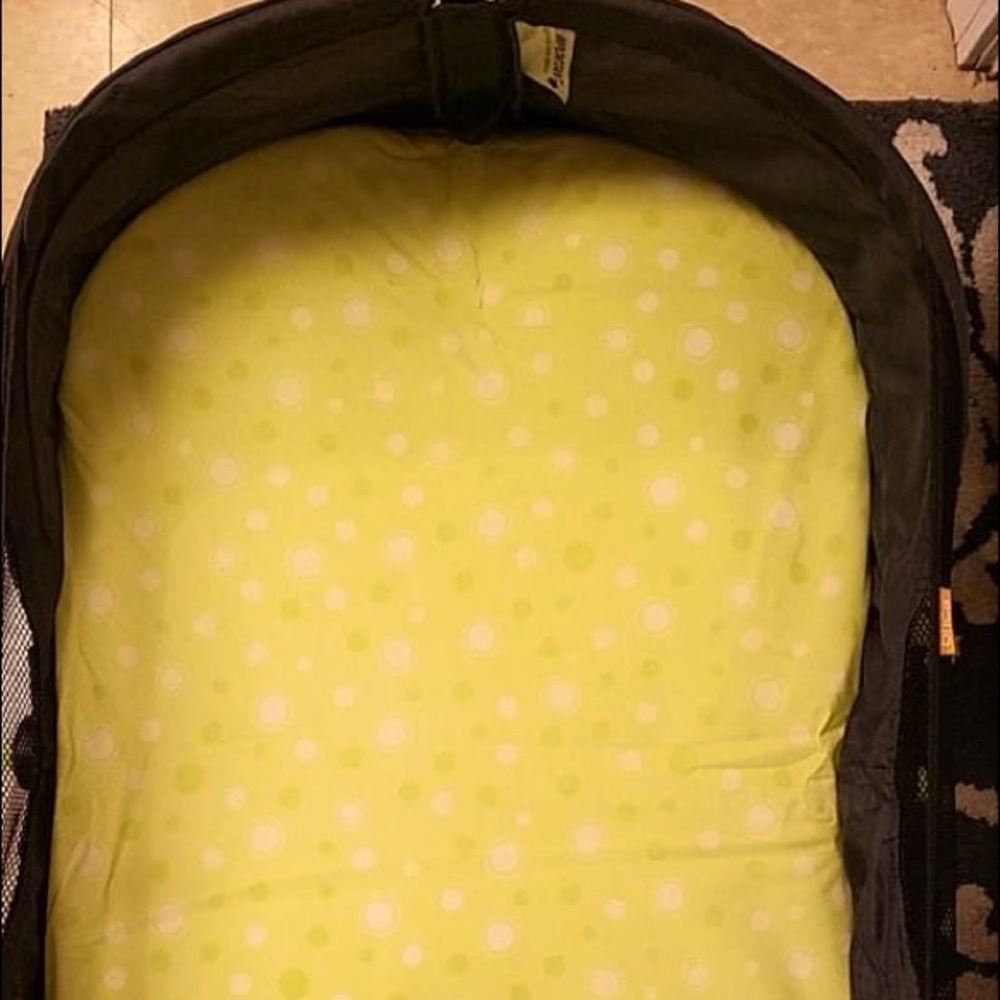 (SOLD) Brica Fold N Go Travel Bassinet - Picture 2 of 3